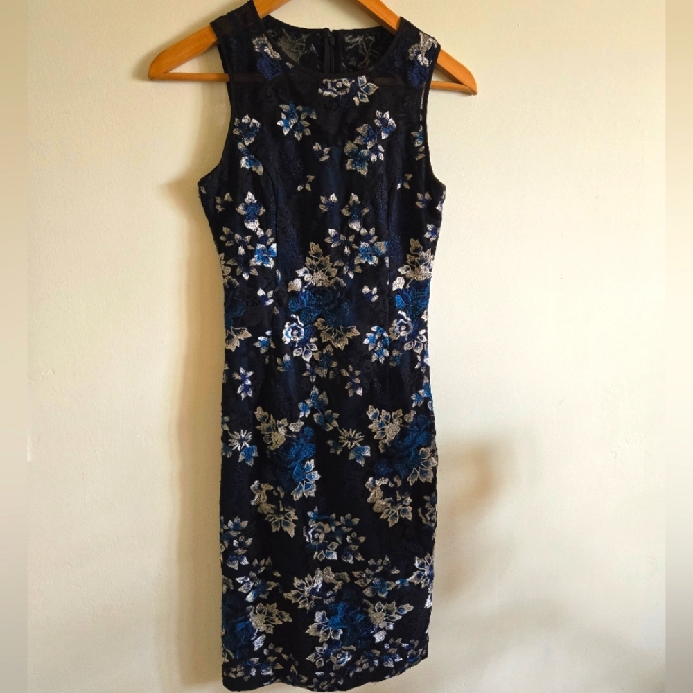 NWT White House Black Market SL Embrd Mesh Shift Dress Size 00 Blk & Blue Jewel
